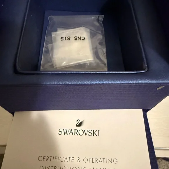 Swarovski Cosmopolitan Crystal watch - Picture 7 of 10